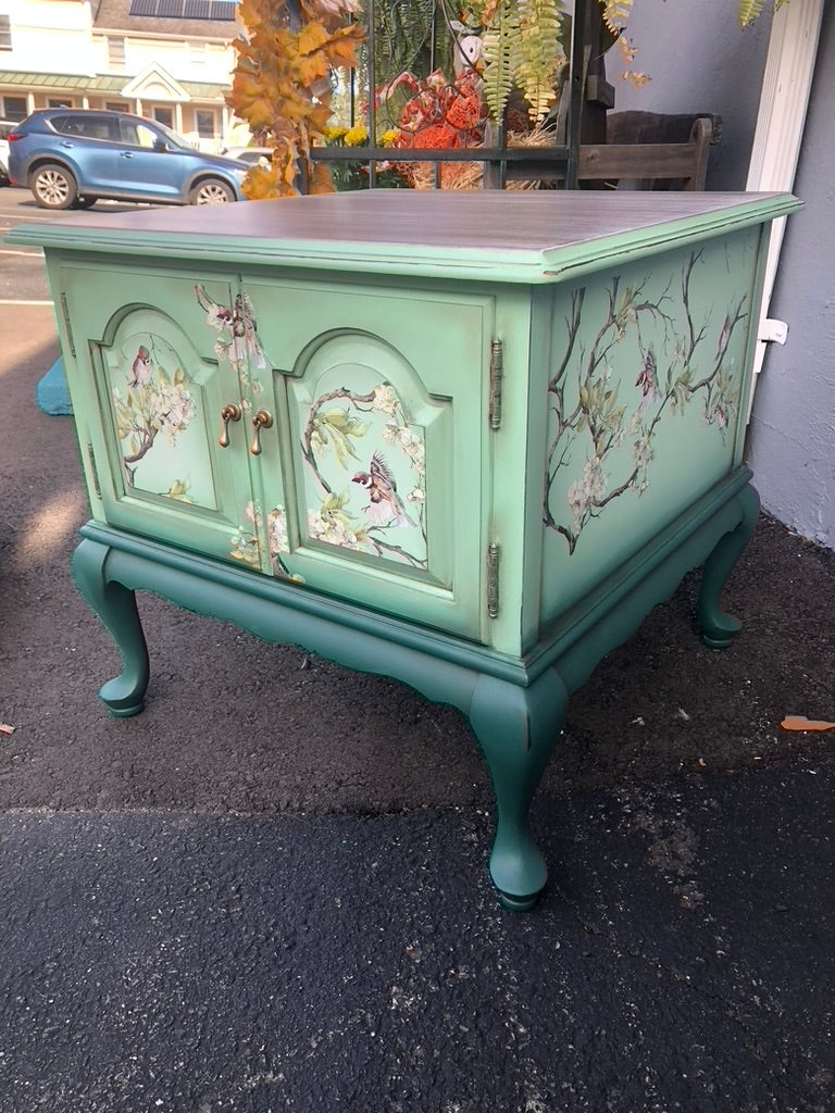 Vintage Ethan Allen Bird & Blossom Side Table – Mint Ombre Finish