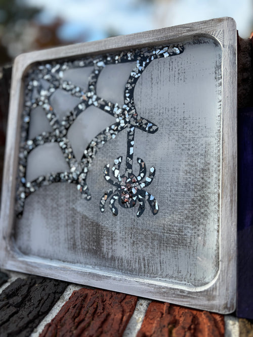 Spook-tacular Crushed Glass in Resin Workshop