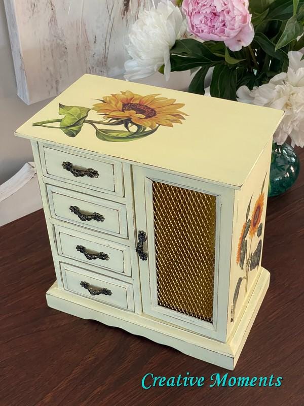 Lemonade - Chalk Paint - Dixie Belle Paint