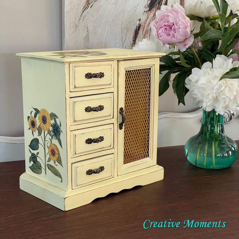 Lemonade - Chalk Paint - Dixie Belle Paint