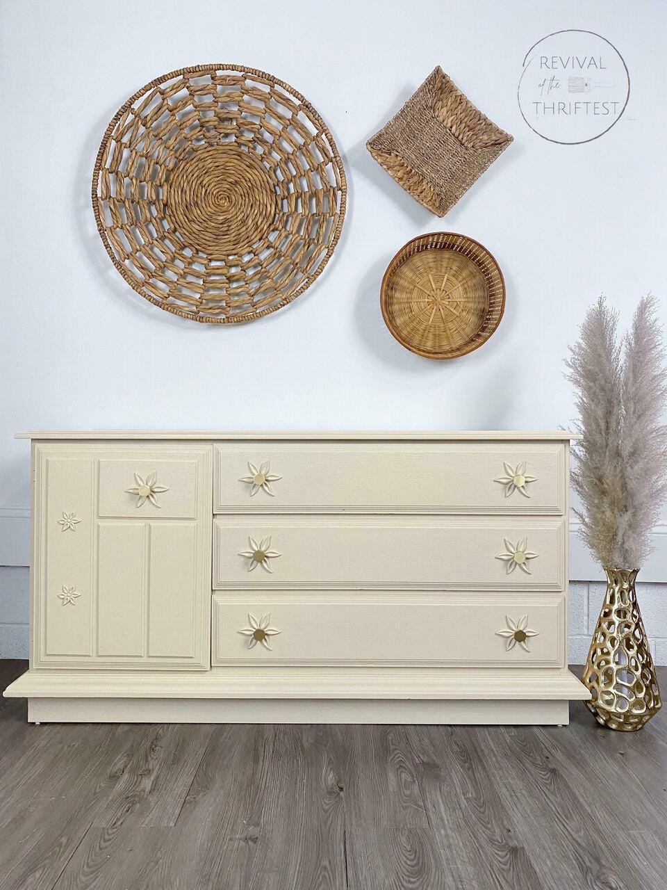 SAND CASTLE | Dixie Belle Silk Paint | warm tan | Furniture Paint | Ships Same Day | Eligible for Free Shipping