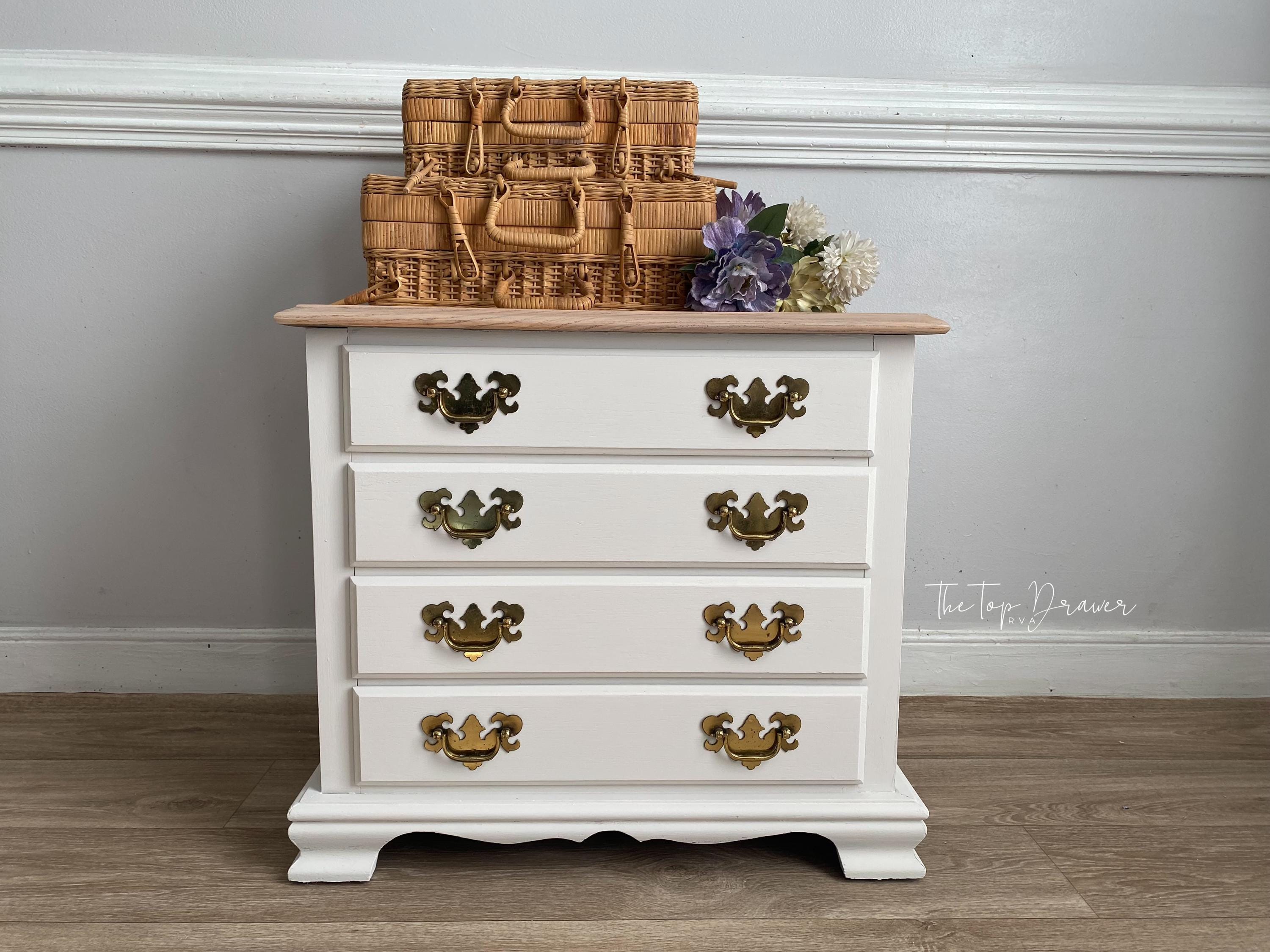 Gardenia - Chalk Paint - Dixie Belle Paint