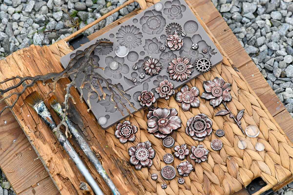 Rusty Flowers - Resin Mould 5"x8"
